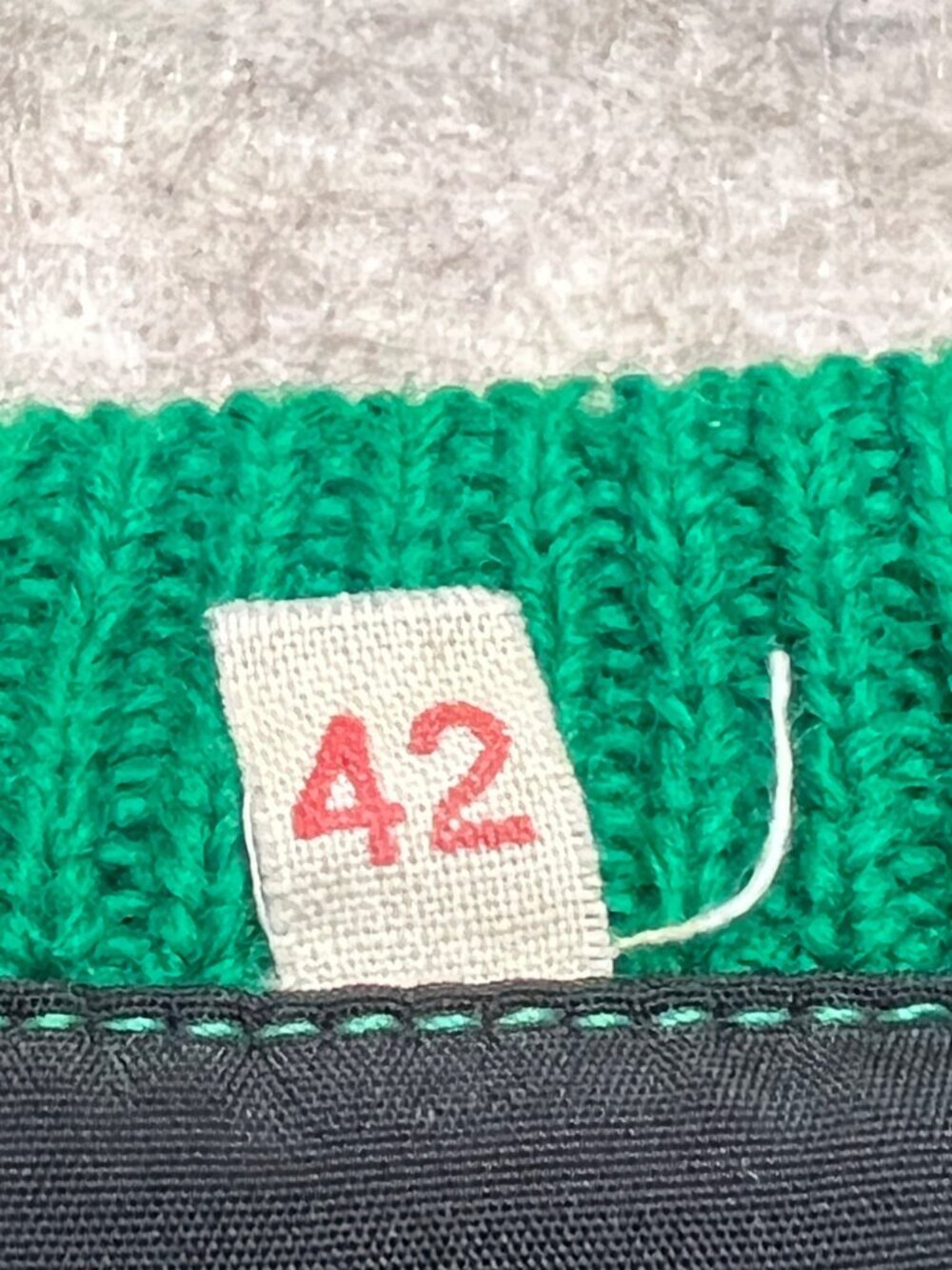 Vintage 90's Sugra Made in Ireland Green V-neck Sweater 42 Euro Large Men Unisex - Picture 8 of 11